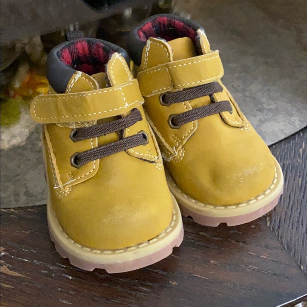 Boy boots